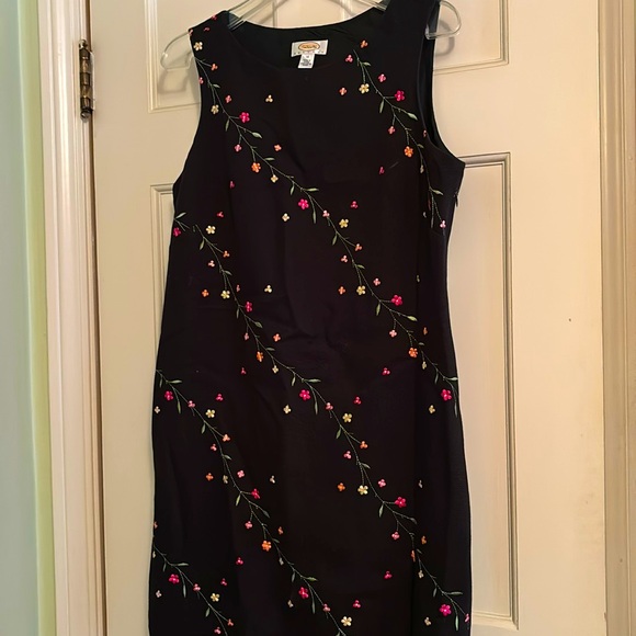 Beautiful black dress with tiny flowers to accentuate! - Picture 1 of 2